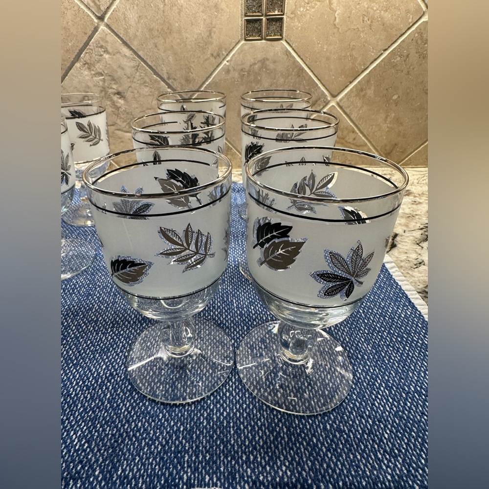 EVC Libbey MCM Silver Leaf 22-glass Lot; 10 Goblets and 12 Juice Glasses - Picture 7 of 13